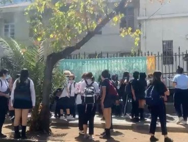 Anuncian denuncia contra grupo de estudiantes del Liceo Lastarria acusados de compartir fotos íntimas de alumnas de distintos colegios