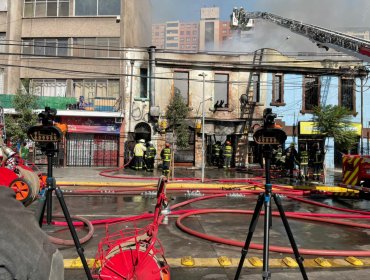 Incendio afectó a siete locales comerciales en Independencia: cerca de 300 personas fueron evacuadas