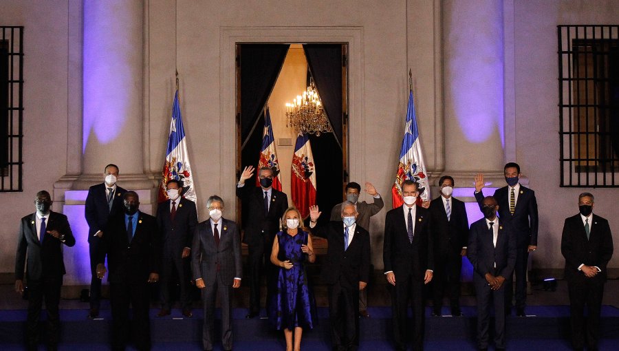 Presidente Piñera se tomó en La Moneda foto oficial con autoridades que asistirán al cambio de mando