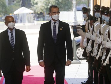 Rey Felipe VI de España llegó hasta La Moneda para reunirse con el presidente Piñera
