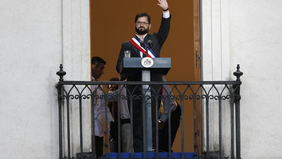 Gabriel Boric dio su primer discurso como presidente afirmando que "llegamos aquí para entregarnos en cuerpo y alma"