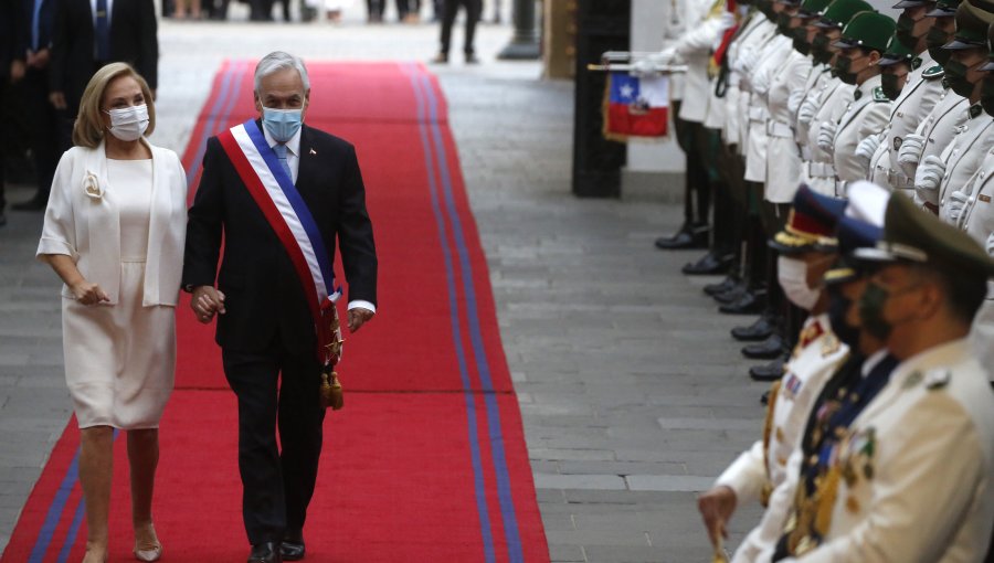 Presidente Piñera se despidió en La Moneda de la Guardia de Palacio: "Mi profunda gratitud y aprecio"