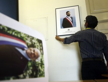 Tras asumir Gabriel Boric como Presidente de Chile, comenzó el cambio del retrato oficial