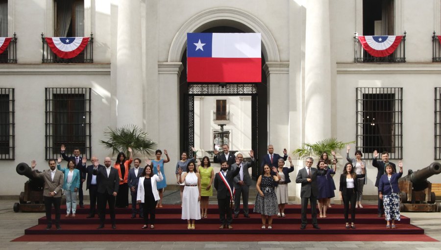 Presidente Boric y su gabinete se tomaron la primera fotografía oficial