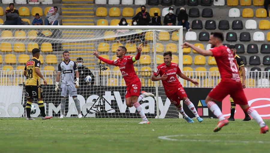 Ñublense venció por la mínima a Coquimbo Unido y sigue como líder absoluto del Campeonato