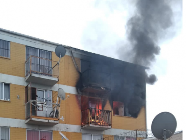 Incendio estructural en Quillota deja al menos dos departamentos destruidos por las llamas