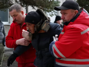 Rusia y Ucrania: las fuerzas rusas amplían su ofensiva en el oeste y atacan una base militar cerca de la frontera con Polonia