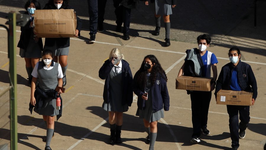 Incertidumbre en las clases presenciales: Colegio de Profesores solicitará a nuevo ministro cambios en aforo y jornada completa