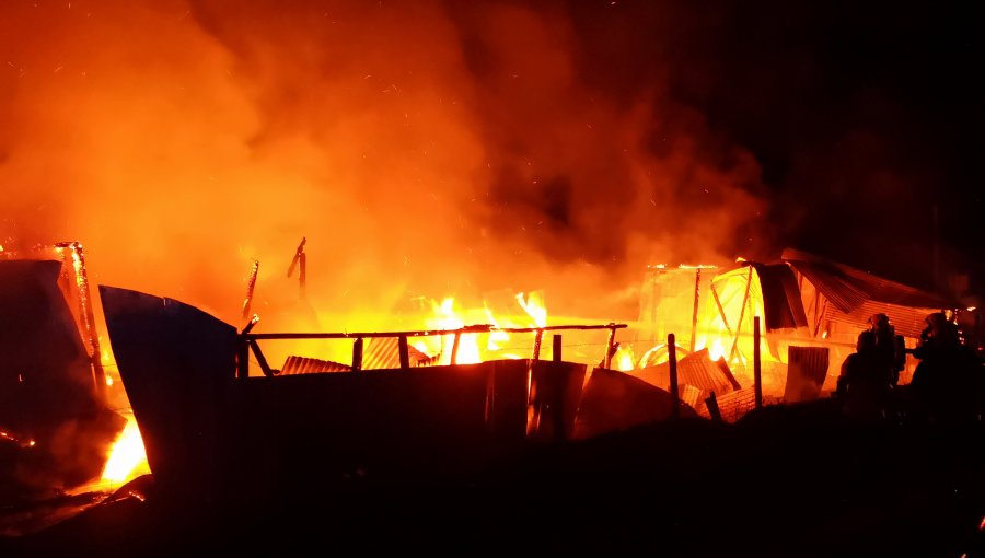 Ataque incendiario destruye una vivienda deshabitada y tres bodegas en Cañete