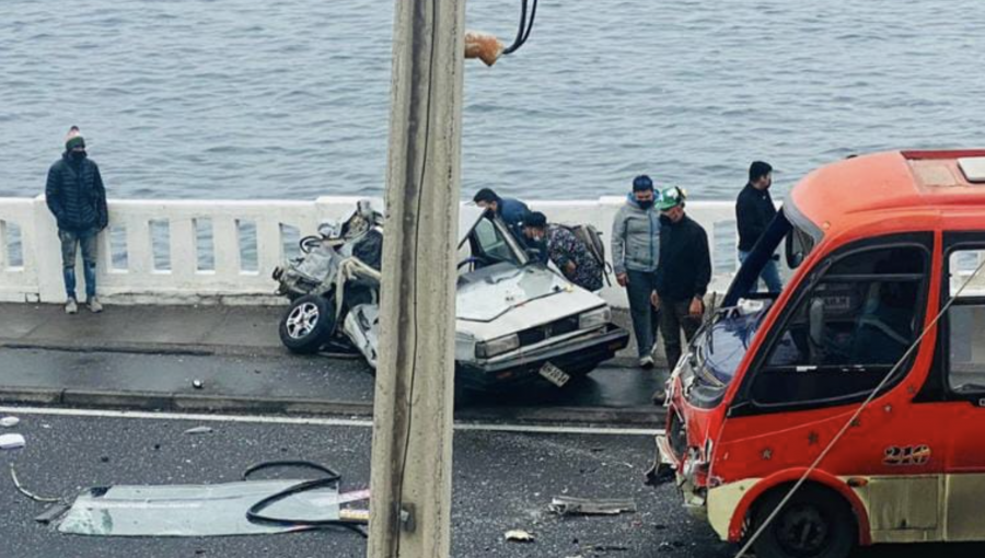 Ocho lesionados deja accidente que involucró a dos microbuses y un automóvil menor en la Av. Altamirano de Valparaíso
