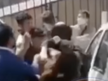 Nueva riña entre escolares en Viña del Mar: alumno fue golpeado en el estacionamiento del colegio Casteliano