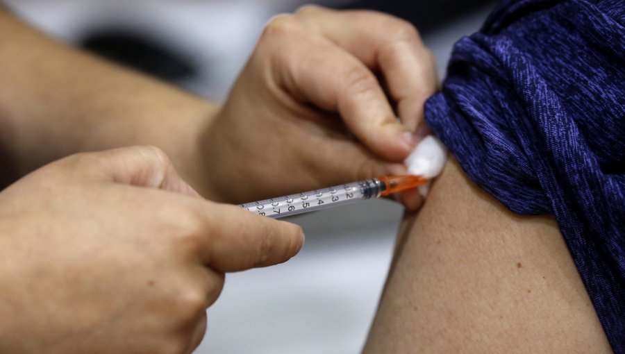 Comienza la campaña nacional de vacunación contra la influenza: Minsal afirma que inoculación es segura y gratuita