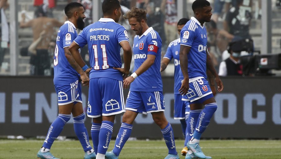 Se profundiza la crisis en la U: Hinchas dejaron rayados contra los jugadores y Azul Azul