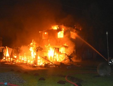 Delincuentes amenazaron de muerte a trabajadores durante ataque incendiario en Lanco