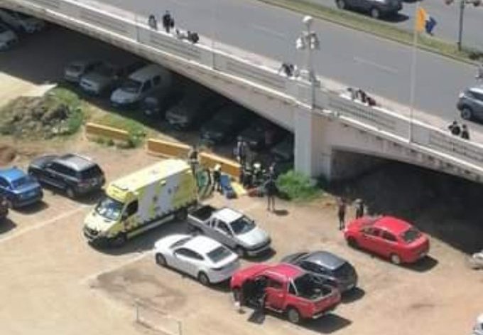 Alumna de liceo de Viña del Mar cayó desde el puente Libertad: fue trasladada hasta el hospital Gustavo Fricke