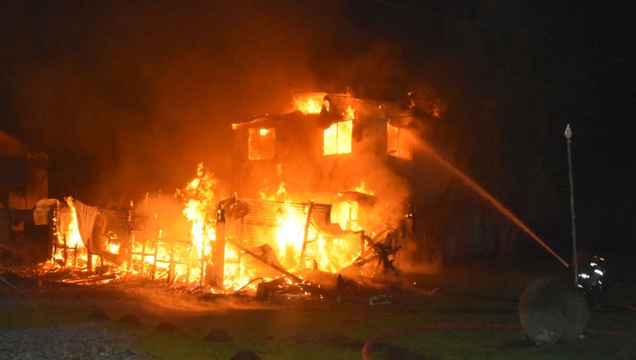 Delincuentes amenazaron de muerte a trabajadores durante ataque incendiario en Lanco