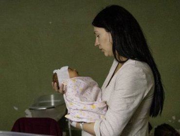 Violencia sexual, trata de personas y partos en condiciones deplorables: los riesgos extremos que enfrentan las mujeres en Ucrania