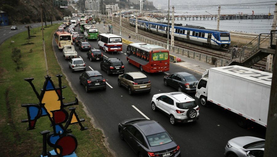 Caos vial en Valparaíso, Viña, Concón, Quilpué y Villa Alemana: Falta de choferes y mejores buses además de grandes tacos ahogan a la ciudadanía en las horas peak