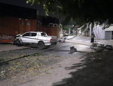 Chocó su camioneta con un poste luego de evitar encerrona en Recoleta