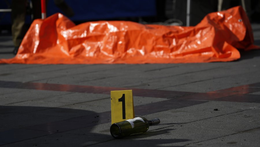 Mujer cae desde balcón de un hostal y muere: Circunstancias son investigadas
