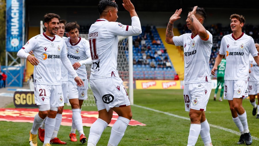 Deportes La Serena volvió al triunfo en una guerra de goles ante Huachipato