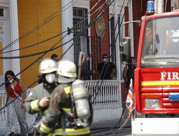 Dos personas mayores fallecen en incendio que afectó a cuatro viviendas en La Pintana