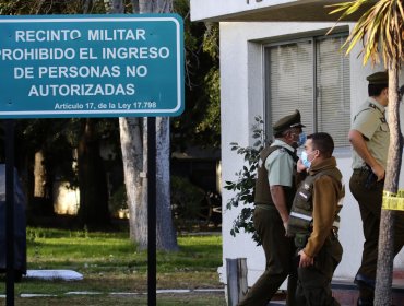 Por medio del «Cuento del Tío» se habría ejecutado el robo de 52 armas desde dependencias del Ejército en Santiago