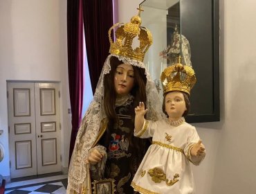 Gobierno desmintió retiro de figura de Virgen del Carmen desde Capilla de La Moneda