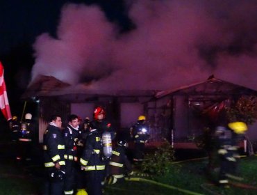 Ataques incendiarios en Arauco dejan dos cabañas destruidas y una casa con daños