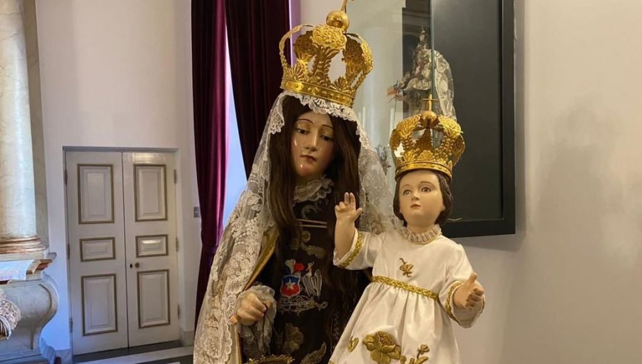 Gobierno desmintió retiro de figura de Virgen del Carmen desde Capilla de La Moneda