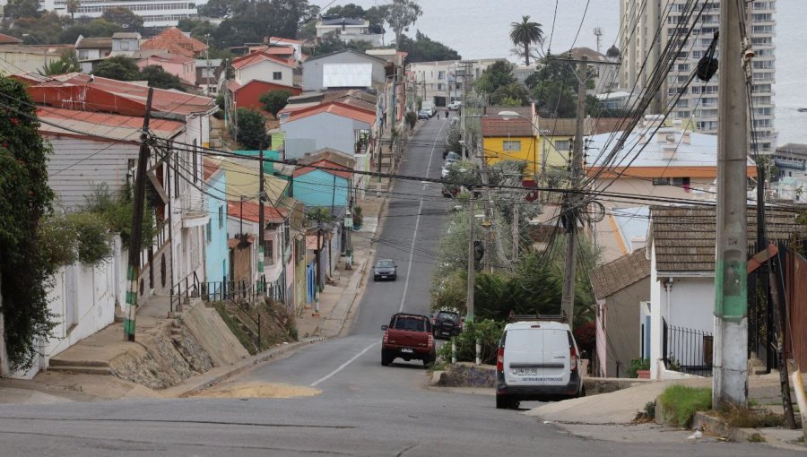 Ejecutarán obras de mantención urbana y vial en 14 calles del cerro Playa Ancha de Valparaíso