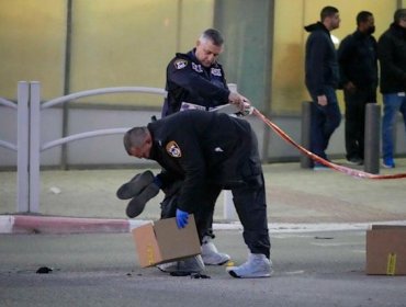 Al menos cuatro personas murieron en un ataque múltiple en las afueras de un centro comercial en Israel