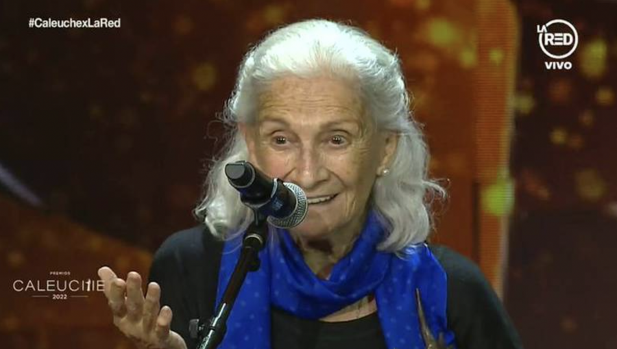 Luz Jiménez recibió importante reconocimiento por su trayectoria en los Premios Caleuche: “Yo no quería venir”