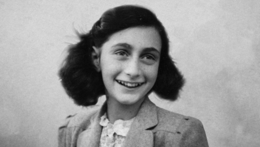 Editorial que publicó el libro que identificó al sospechoso de "traicionar" a Ana Frank lo retiró del mercado