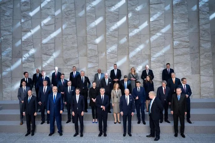 Quiénes son las únicas cuatro mujeres entre los 30 líderes que participan en la cumbre de la OTAN