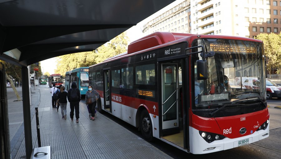 Conductor del Transantiago se encuentra grave tras ser apuñalado por un taxista en Estación Central