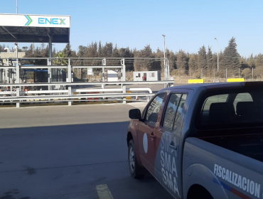 Formulan cargo grave contra empresa del grupo Luksic por derrame de hidrocarburos en playa de Puchuncaví: Enex S.A. niega responsabilidad