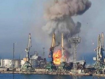 Ucrania asegura haber destruido un barco de guerra ruso en el ocupado puerto de Berdyansk