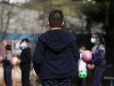 Cuatro cursos de un colegio de Valparaíso fueron enviados a cuarentena por masivo brote de Covid-19