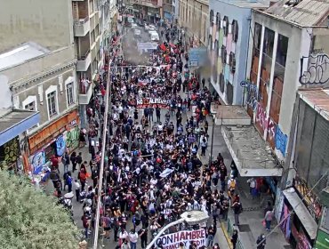 Universitarios exigen al Gobierno que aumente la beca de alimentación en la primera marcha estudiantil del año en Valparaíso