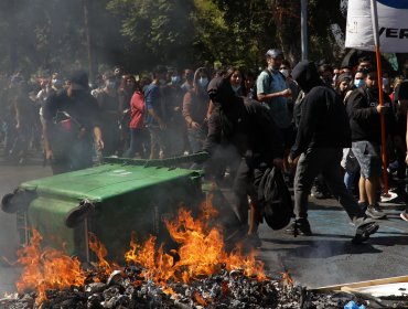 Joven fue baleado en medio de manifestación estudiantil en cercanías del cerro Santa Lucía en Santiago