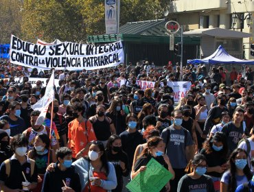 Estudiante del Liceo 7 de Ñuñoa se encuentra en riesgo vital tras sufrir golpiza durante manifestación