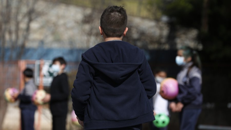 Cuatro cursos de un colegio de Valparaíso fueron enviados a cuarentena por masivo brote de Covid-19