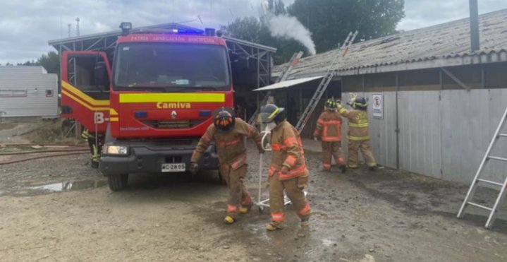 Incendio en Hospital San Vicente de Arauco obliga al traslado de al menos 16 pacientes