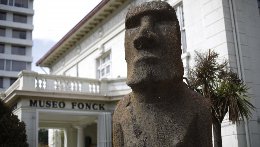 Viña del Mar: Comenzaron gestiones para devolver moai de Museo Fonck a Rapa Nui