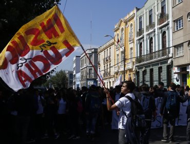 «Mochilazo Nacional»: Convocan a "fuga masiva" de escolares para conmemorar el Día del Joven Combatiente en Valparaíso