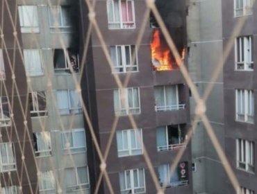 Madre y su bebé fueron rescatados por vecinos de incendio en departamento en La Cisterna