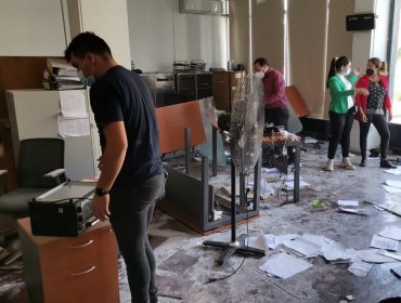Municipalidad de San Bernardo sufrió graves daños tras ser vandalizada en manifestación por el Día del Joven Combatiente