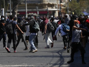 Desórdenes en el marco del Día del Joven Combatiente provocan la suspensión del tránsito en Av. Pedro Montt de Valparaíso