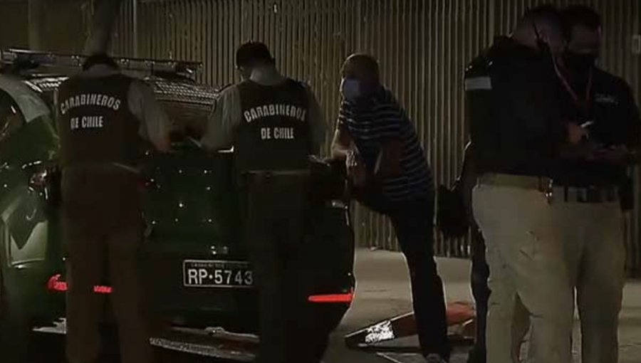 En violenta "encerrona", delincuentes robaron un automóvil tras el partido de Chile en Las Condes